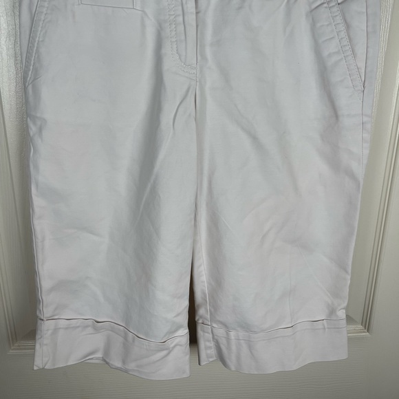 Ann Taylor Women’s Low Waist Signature Fit White Bermuda Shorts Size 4 - Picture 3 of 6